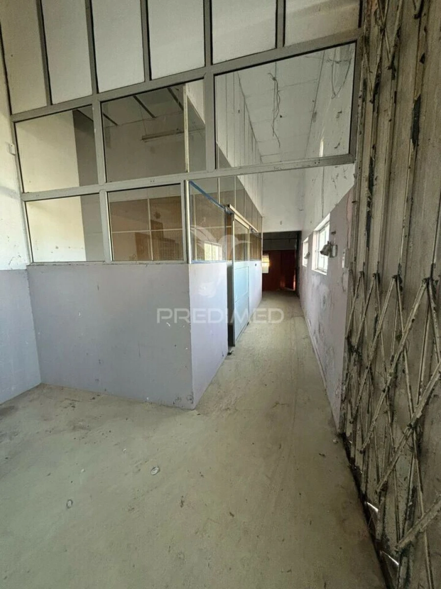 Armazém para Venda em Praia da Vitoria (Santa Cruz) Foto 24