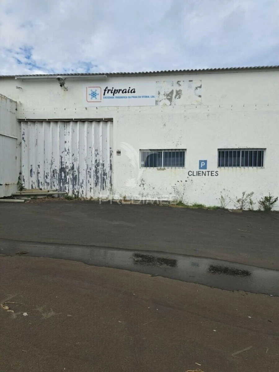 Armazém para Venda em Praia da Vitoria (Santa Cruz) Foto 4