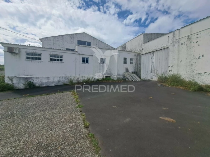 Armazém para Venda em Praia da Vitoria (Santa Cruz) Foto 16