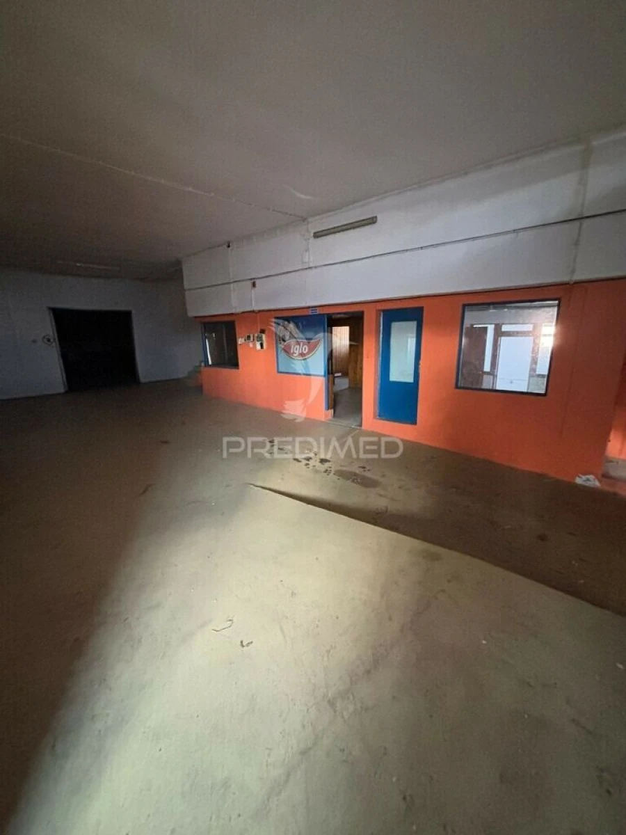 Armazém para Venda em Praia da Vitoria (Santa Cruz) Foto 29