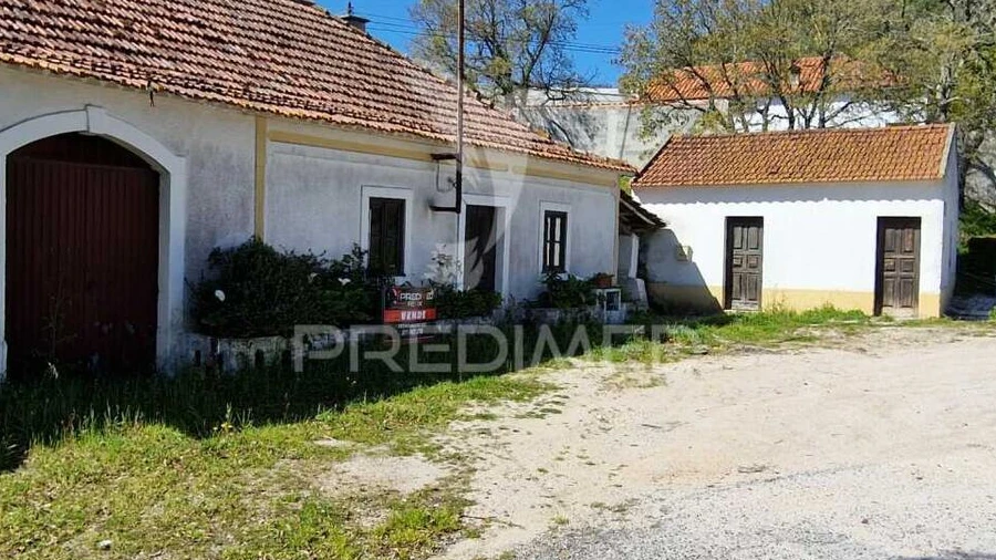 Moradia T3 para Venda em Nossa Senhora das Misericordias