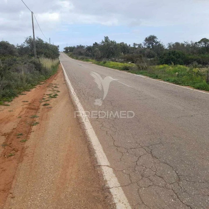 Terreno para Venda em Quelfes Foto 1