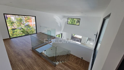 Moradia T4 para Venda em Corroios