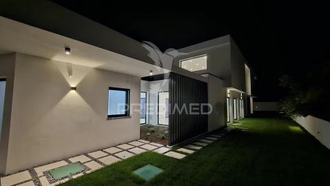 Moradia T4 para Venda em Corroios