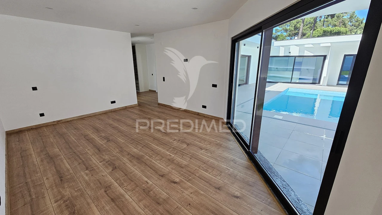 Moradia T4 para Venda em Corroios Foto 16