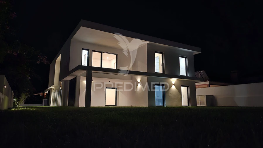 Moradia T4 para Venda em Corroios Foto 23