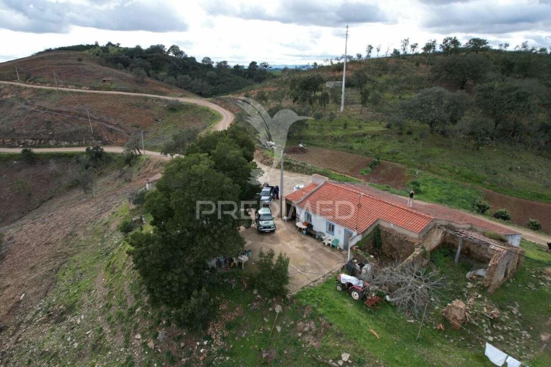 Moradia T5 para Venda em Santana da Serra Foto 2