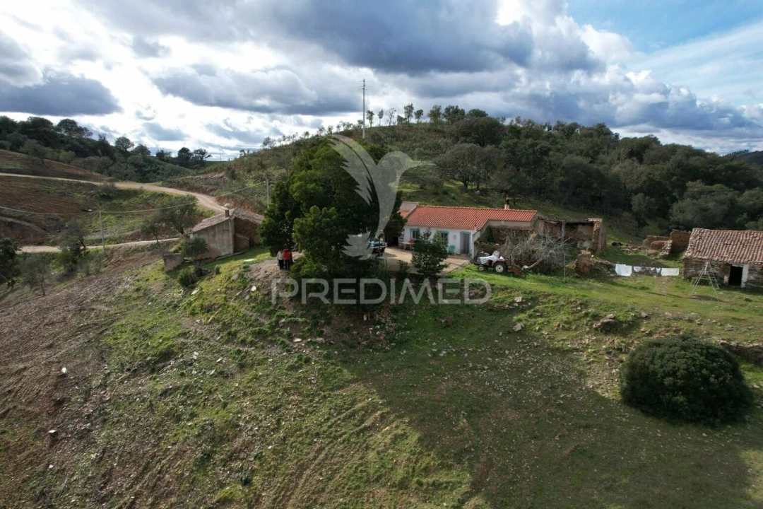 Moradia T5 para Venda em Santana da Serra Foto 1