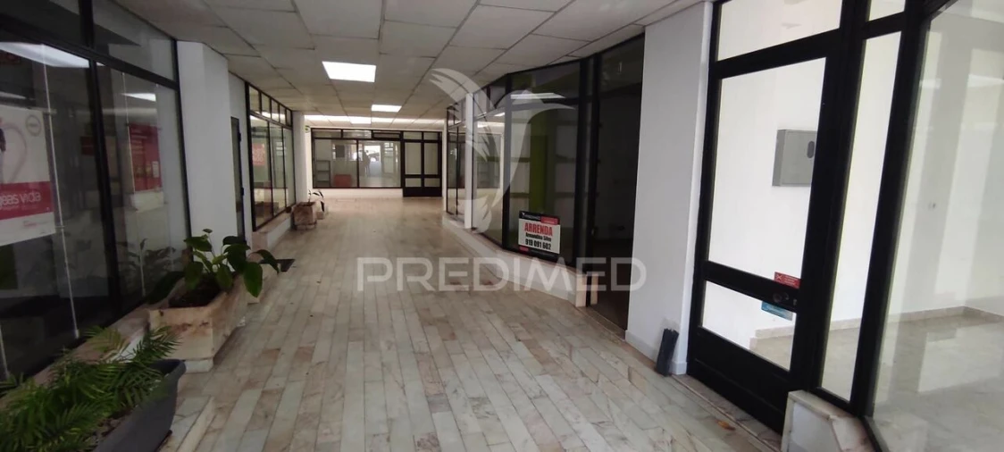 Loja para Arrendamento em Nossa Senhora da Piedade Foto 2