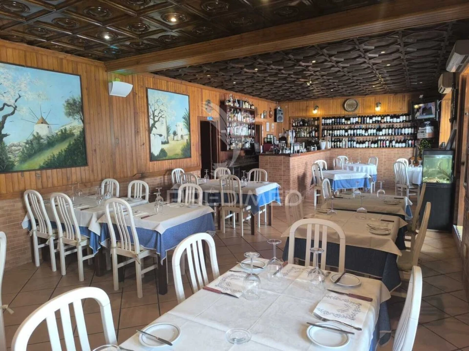 Prédio para Venda em Alcantarilha e Pêra Foto 1