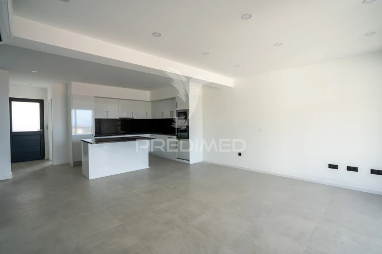 Moradia T3 para Venda em Caniço Foto 9