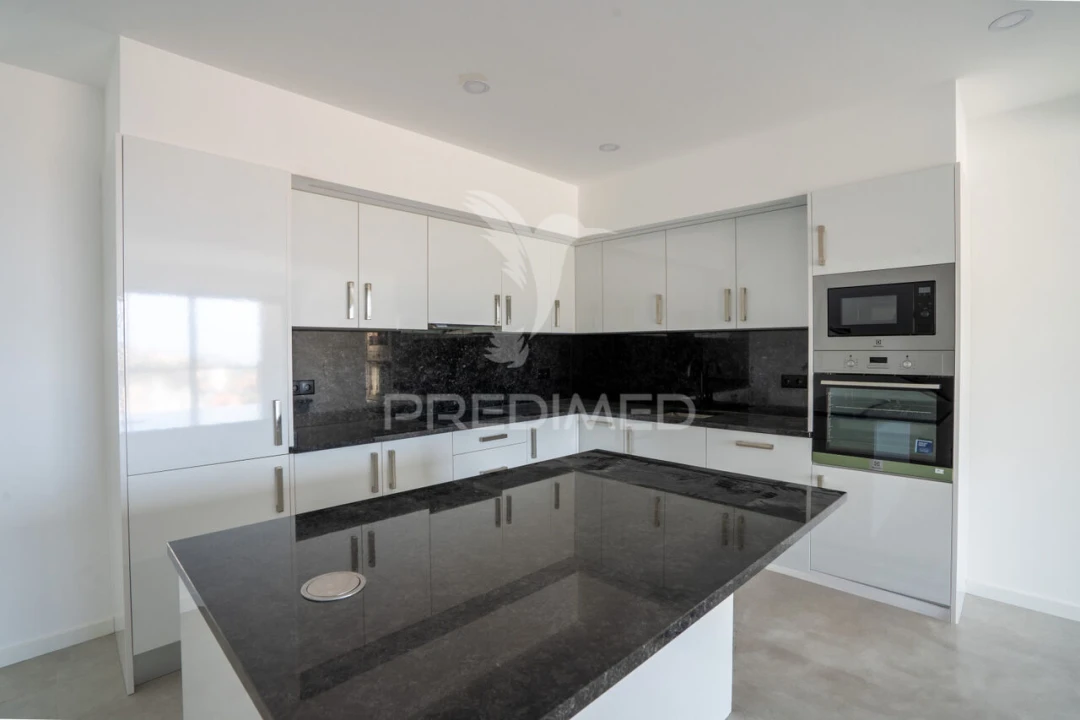 Moradia T3 para Venda em Caniço Foto 10