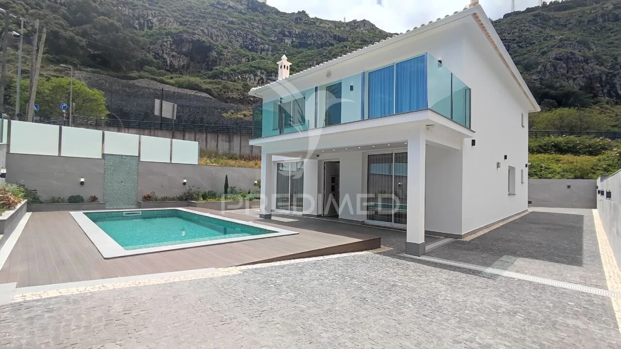 Moradia T4 para Venda em Machico Foto 2