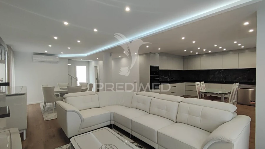 Moradia T4 para Venda em Machico Foto 7