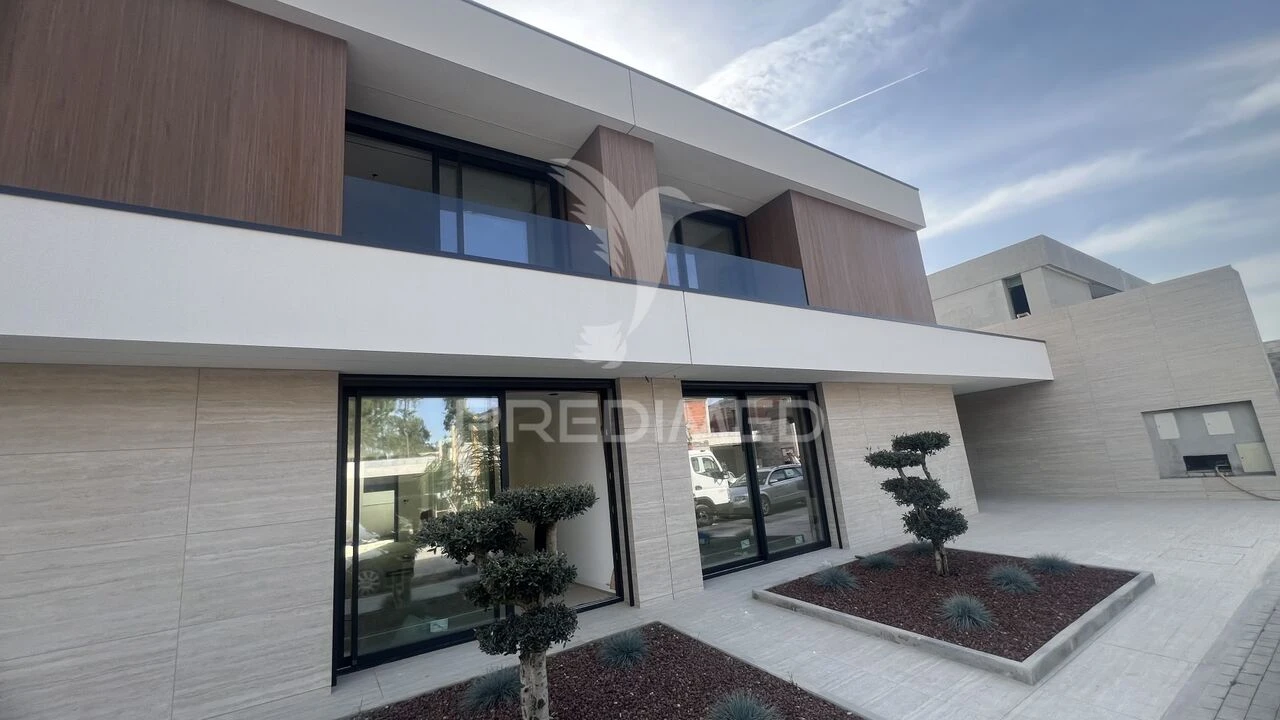 Moradia T3 para Venda em Turiz Foto 3