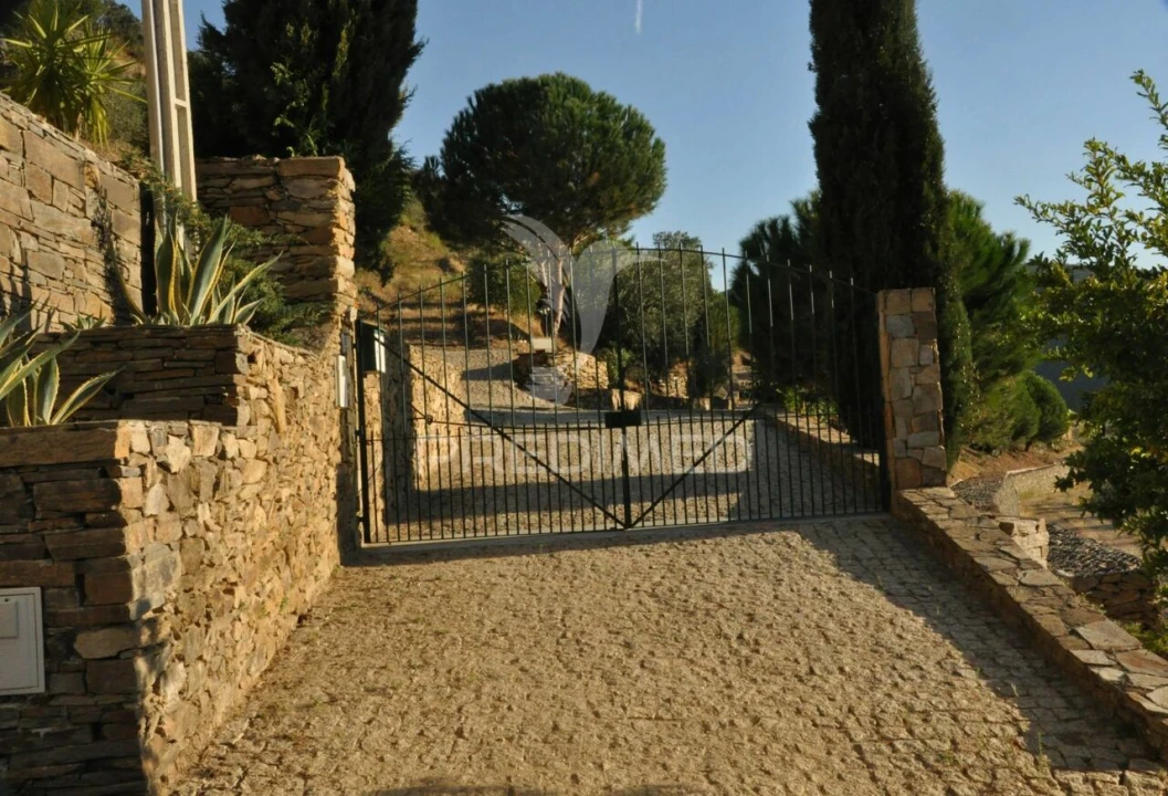 Quinta T3 para Venda em Seixo de Ansiães Foto 1