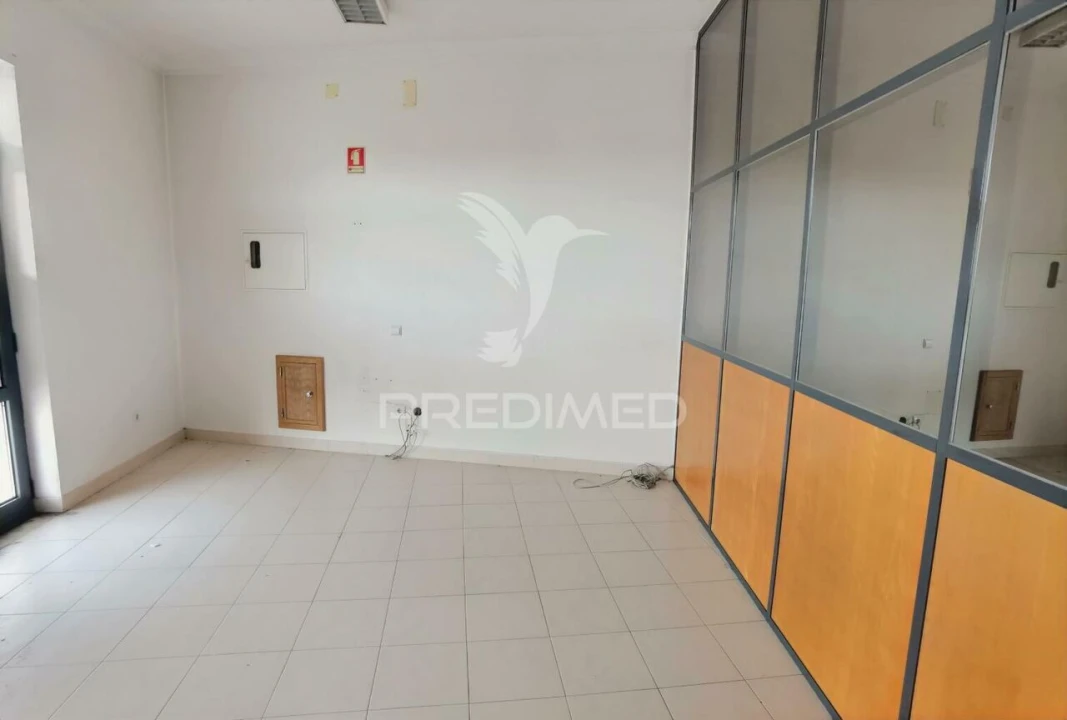 Loja para Venda em Pernes Foto 22