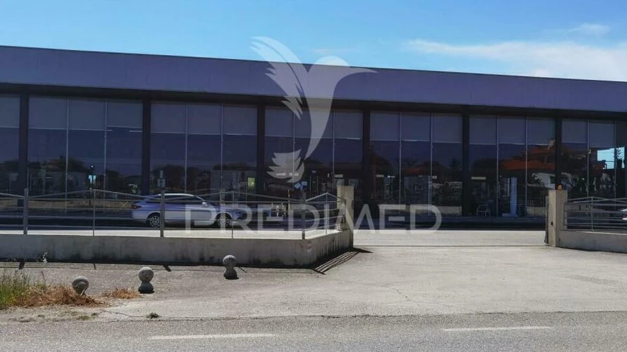 Armazém para Venda em Pernes