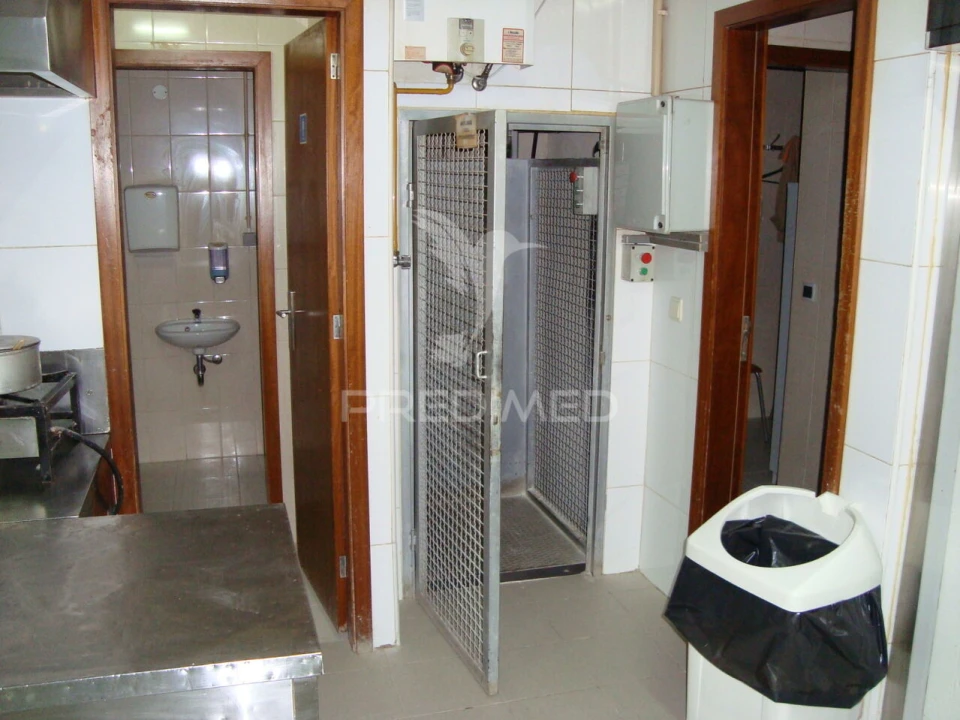 Loja para Trespasse em Vilar de Andorinho Foto 9