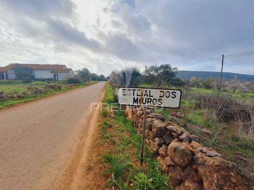 Moradia T0 para Venda em Alte Foto 1