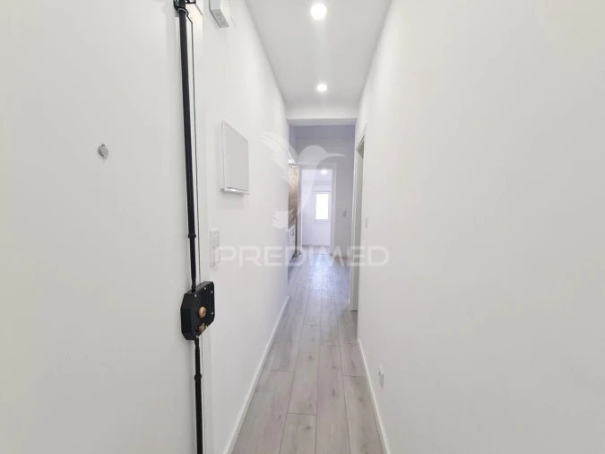 Apartamento T3 para Venda em São Domingos de Benfica Foto 3