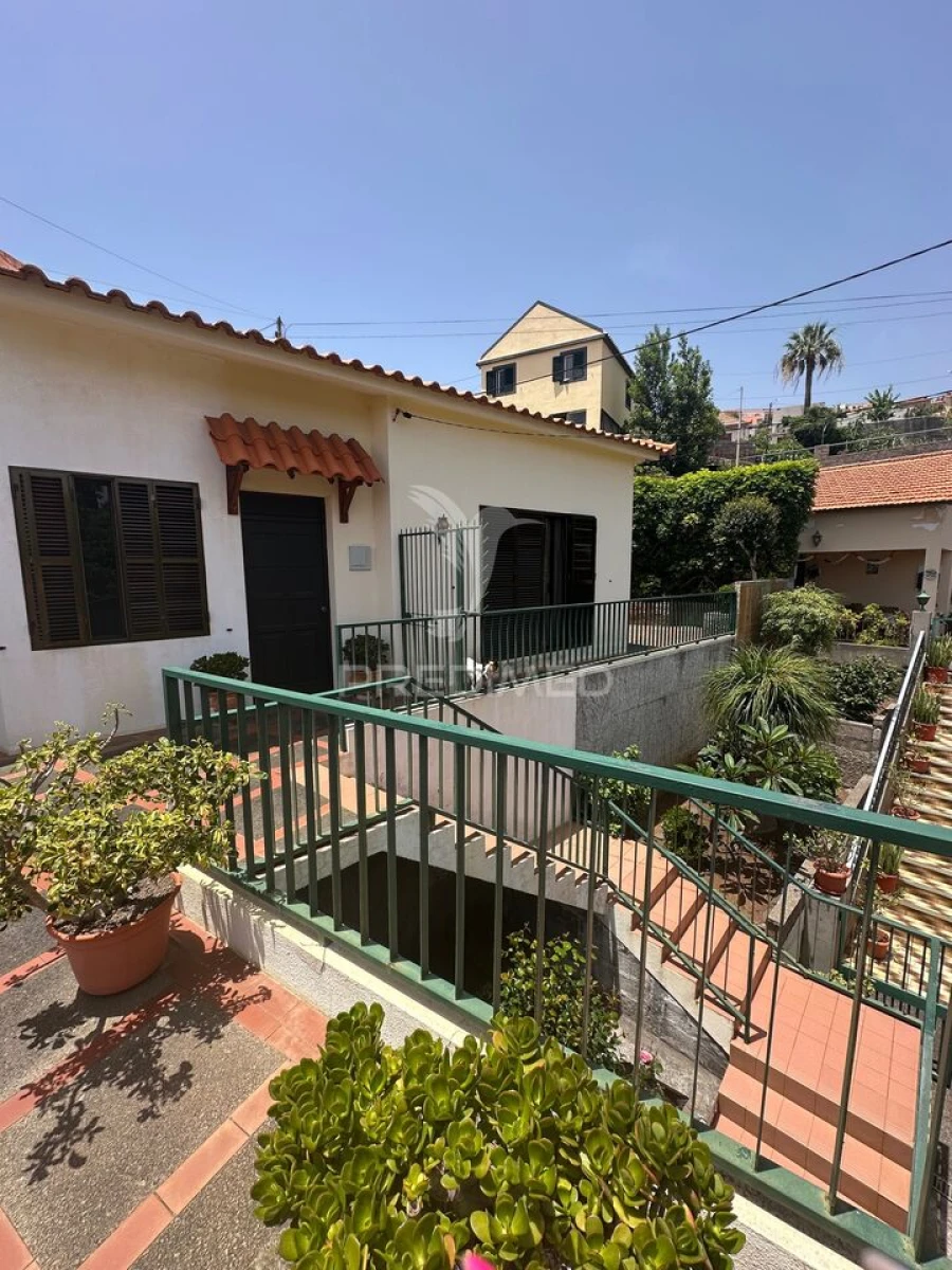 Moradia T3 para Venda em Caniço Foto 23