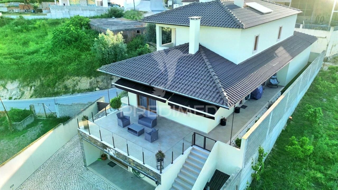 Moradia T4 para Venda em Amiais de Baixo Foto 6