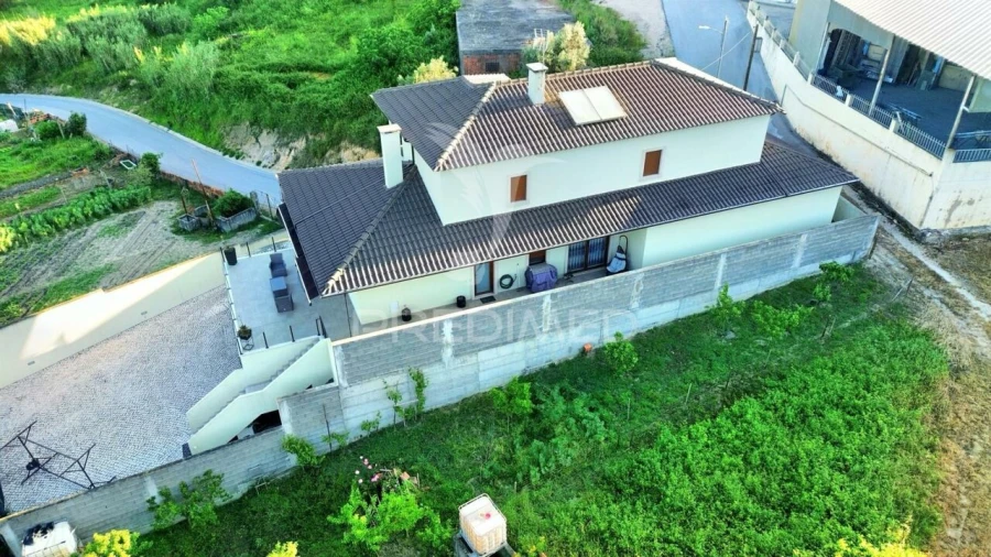 Moradia T4 para Venda em Amiais de Baixo Foto 5