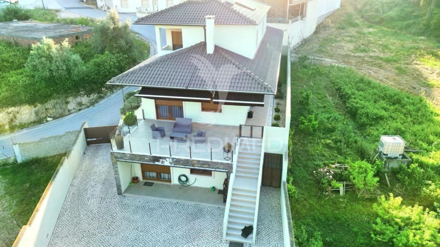 Moradia T4 para Venda em Amiais de Baixo Foto 4