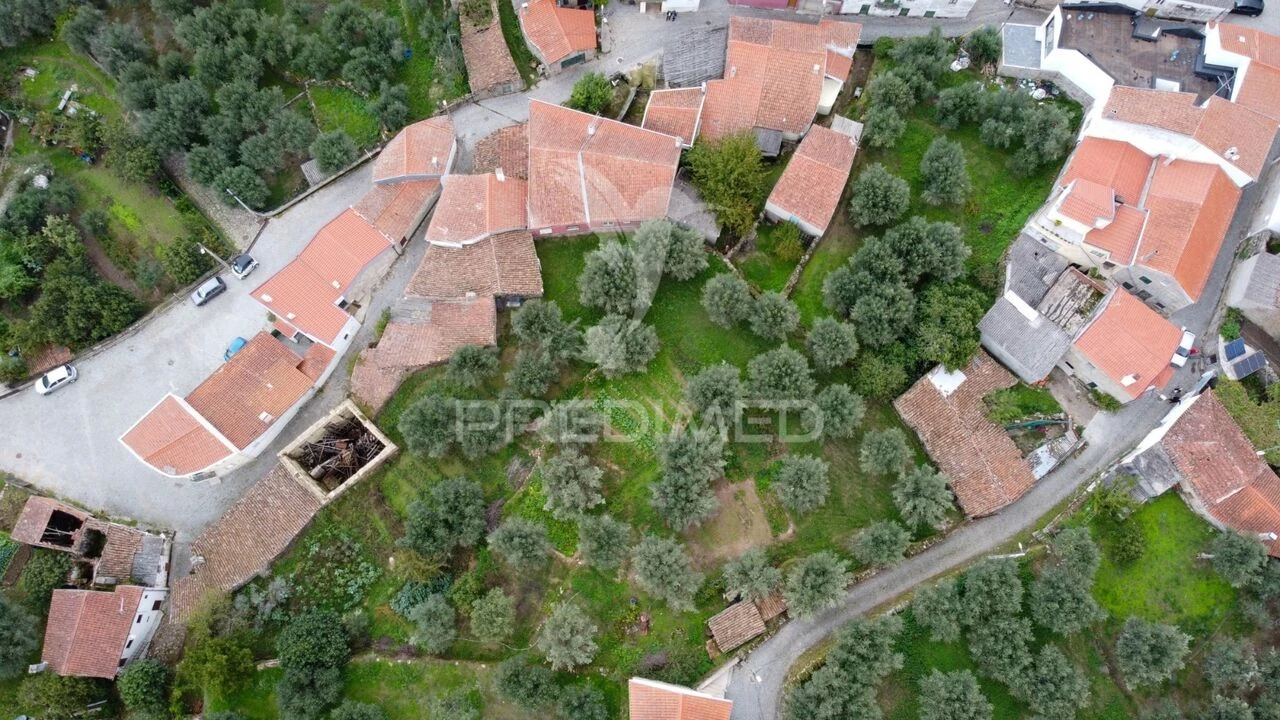Moradia T4 para Venda em Vila Cortes do Mondego Foto 16