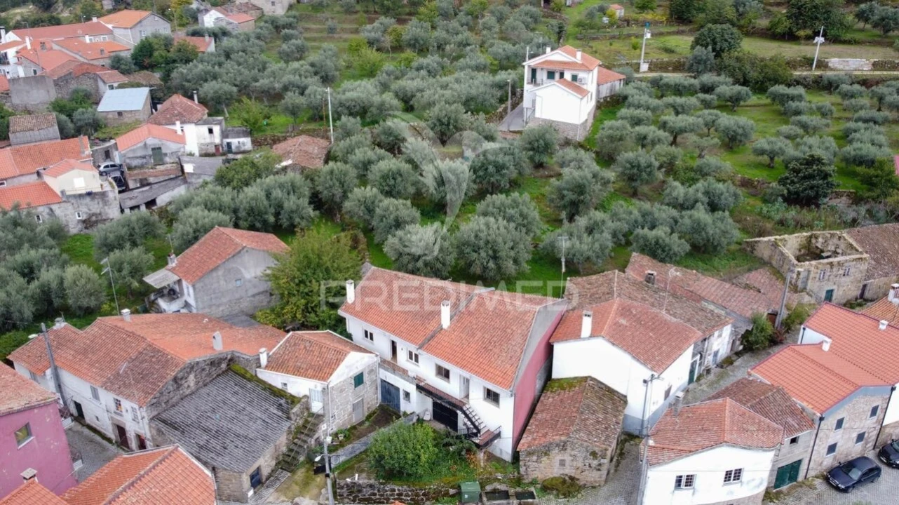 Moradia T4 para Venda em Vila Cortes do Mondego Foto 17