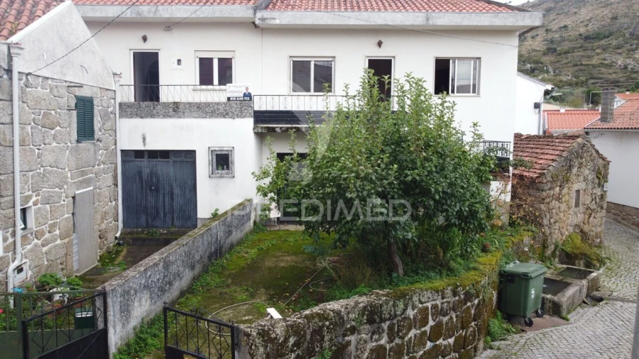 Moradia T4 para Venda em Vila Cortes do Mondego Foto 4