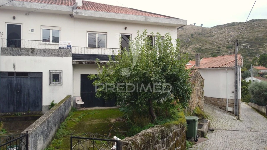 Moradia T4 para Venda em Vila Cortes do Mondego Foto 3