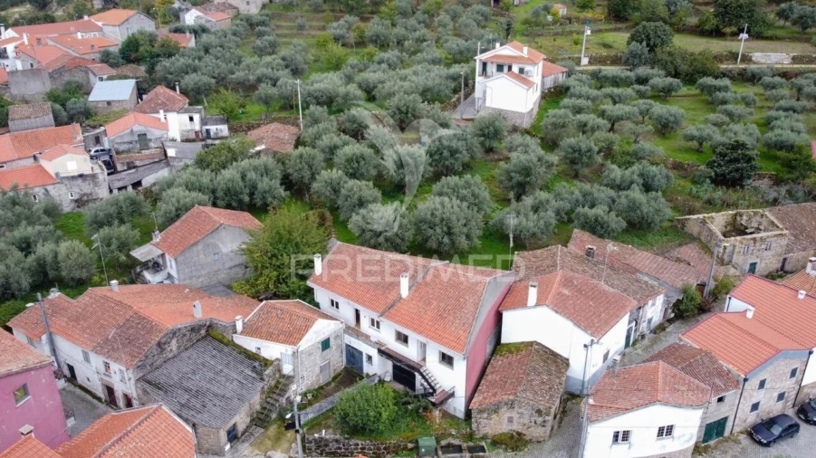 Moradia T4 para Venda em Vila Cortes do Mondego Foto 17
