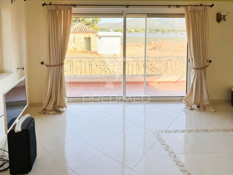 Moradia T4 para Venda em Santa Barbara de Nexe Foto 22