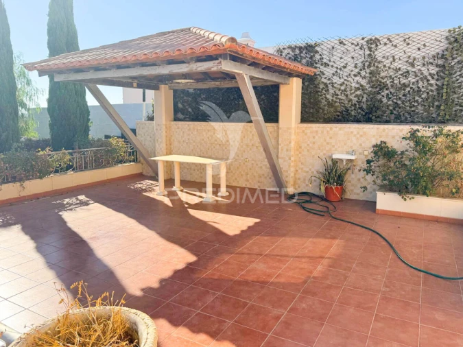 Moradia T4 para Venda em Santa Barbara de Nexe Foto 26