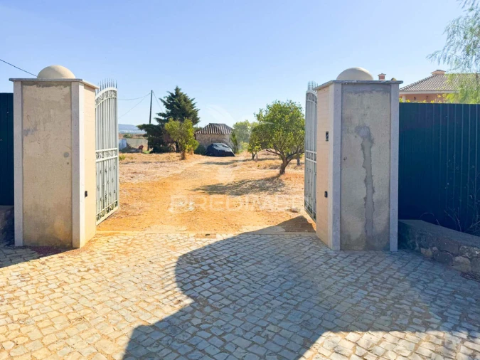 Moradia T4 para Venda em Santa Barbara de Nexe Foto 37