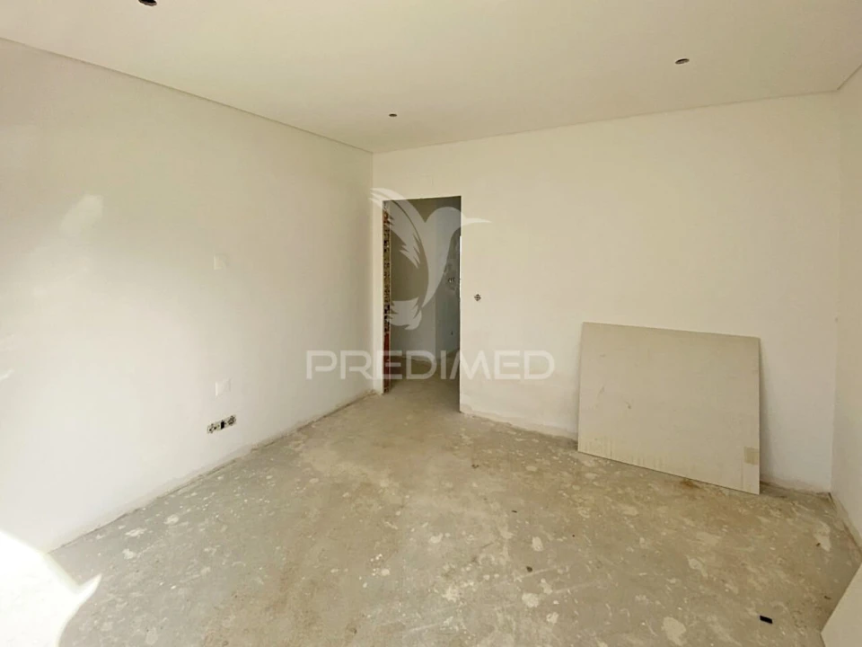 Moradia T4 para Venda em Corroios Foto 9