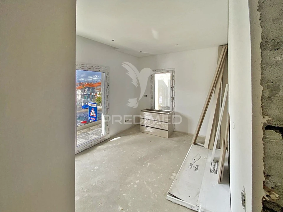 Moradia T4 para Venda em Corroios Foto 7