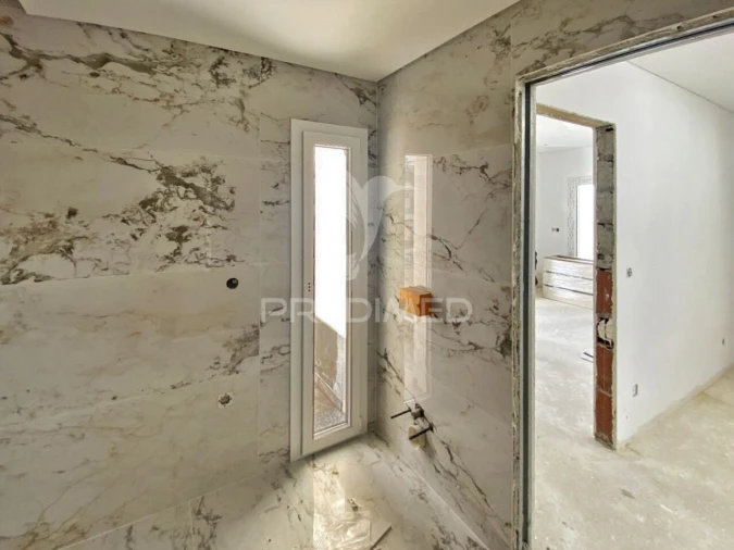 Moradia T4 para Venda em Corroios Foto 2