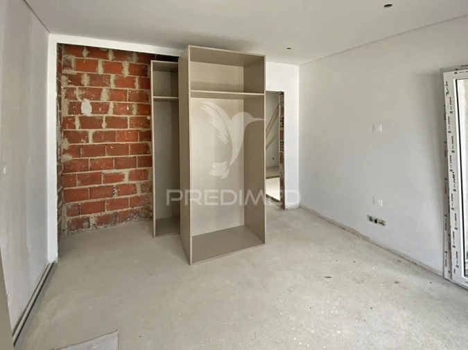 Moradia T4 para Venda em Corroios Foto 8