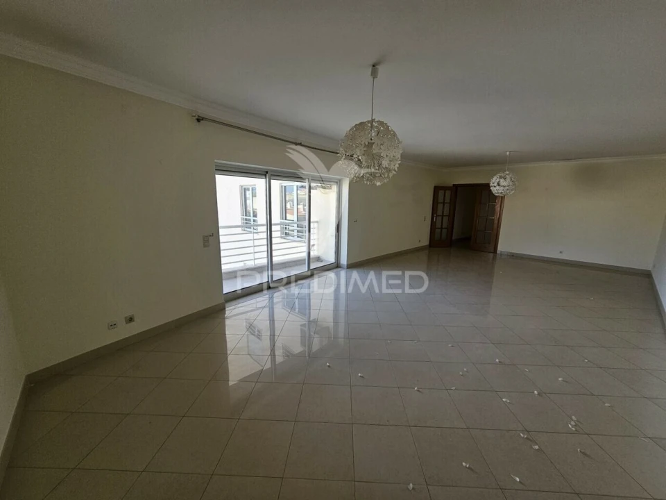 Apartamento T3 para Venda em Quarteira Foto 7
