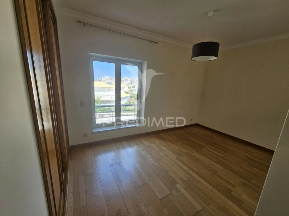 Apartamento T3 para Venda em Quarteira Foto 9