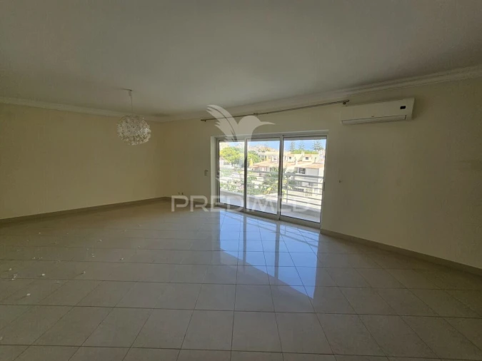 Apartamento T3 para Venda em Quarteira Foto 6