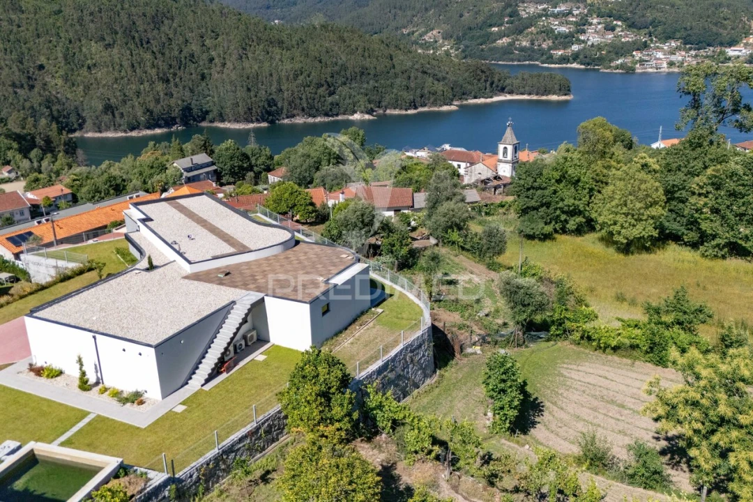 Moradia T3 para Venda em Rio Caldo Foto 2