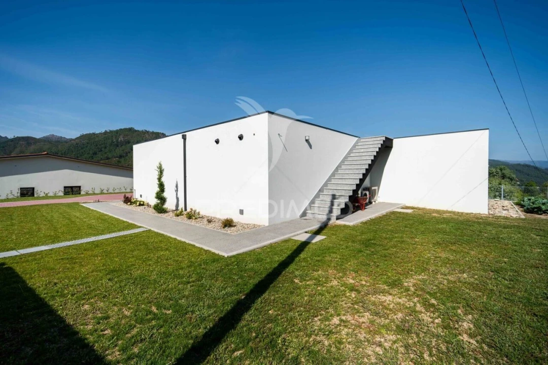 Moradia T3 para Venda em Rio Caldo Foto 33