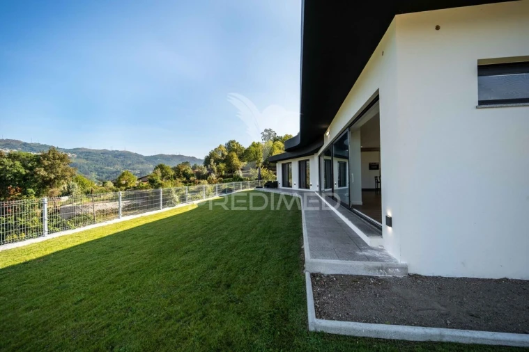 Moradia T3 para Venda em Rio Caldo Foto 31