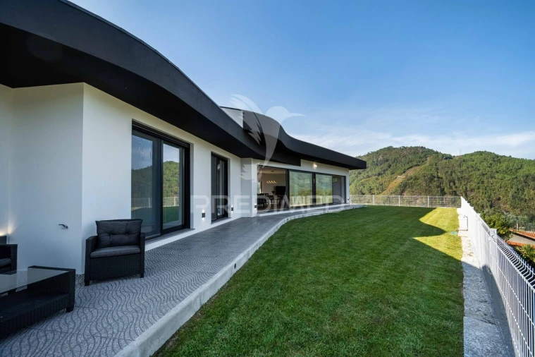 Moradia T3 para Venda em Rio Caldo Foto 3