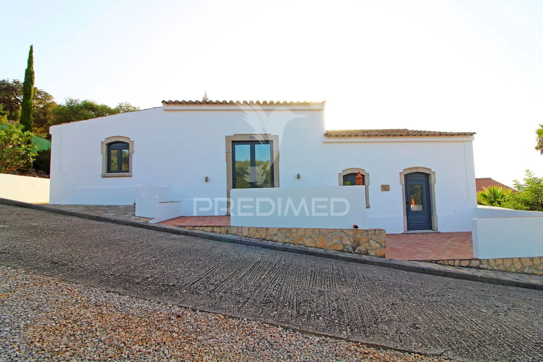 Moradia T3 para Venda em Santa Barbara de Nexe Foto 24