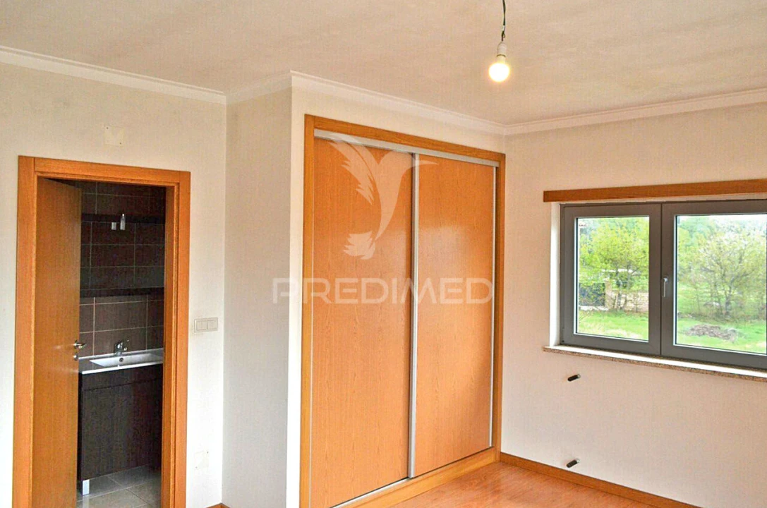 Moradia T4 para Venda em Campo Foto 4